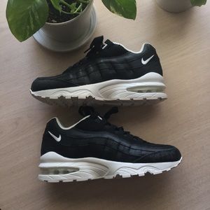 Air Max 95 Black/White 5 Youth 6.5 Womens
